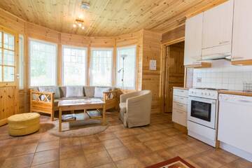 Фото номера Дом с 3 спальнями Дома для отпуска Resort Naaranlahti Cottages г. Нааранлахти 11