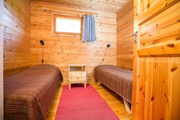Фото номера Коттедж с 2 спальнями и сауной Дома для отпуска Resort Naaranlahti Cottages г. Нааранлахти 9