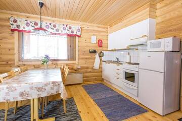 Фото номера Большой коттедж с 2 спальнями и сауной Дома для отпуска Resort Naaranlahti Cottages г. Нааранлахти 4