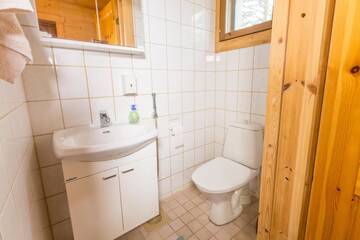 Фото номера Большой коттедж с 2 спальнями и сауной Дома для отпуска Resort Naaranlahti Cottages г. Нааранлахти 7