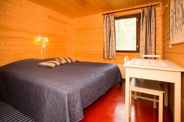 Фото номера Дом с 4 спальнями Дома для отпуска Resort Naaranlahti Cottages г. Нааранлахти 11